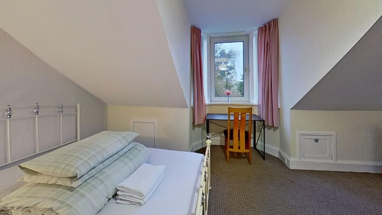 5 bedroom flat in Holburn Street, Holburn, Aberdeen, AB10 7LJ