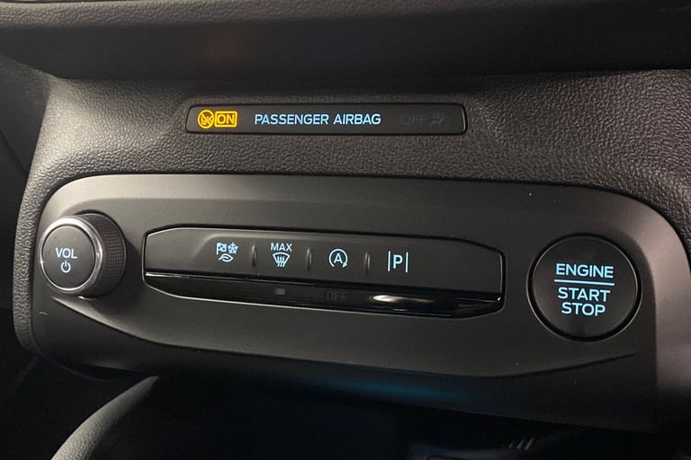 2025 Ford Focus 744494 Hatchback Petrol Manual