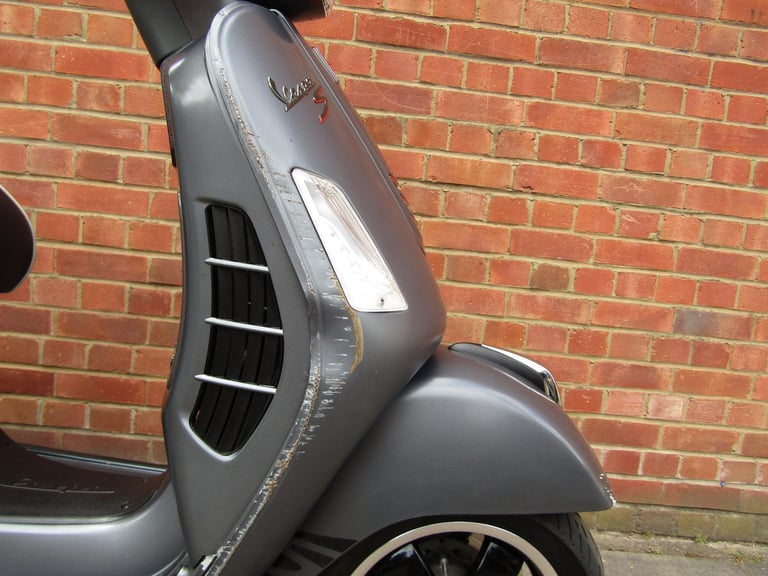 Piaggio Vespa GTS 300 * ONE KEEPER FROM NEW * 9850  MILES* MAT GREY * 