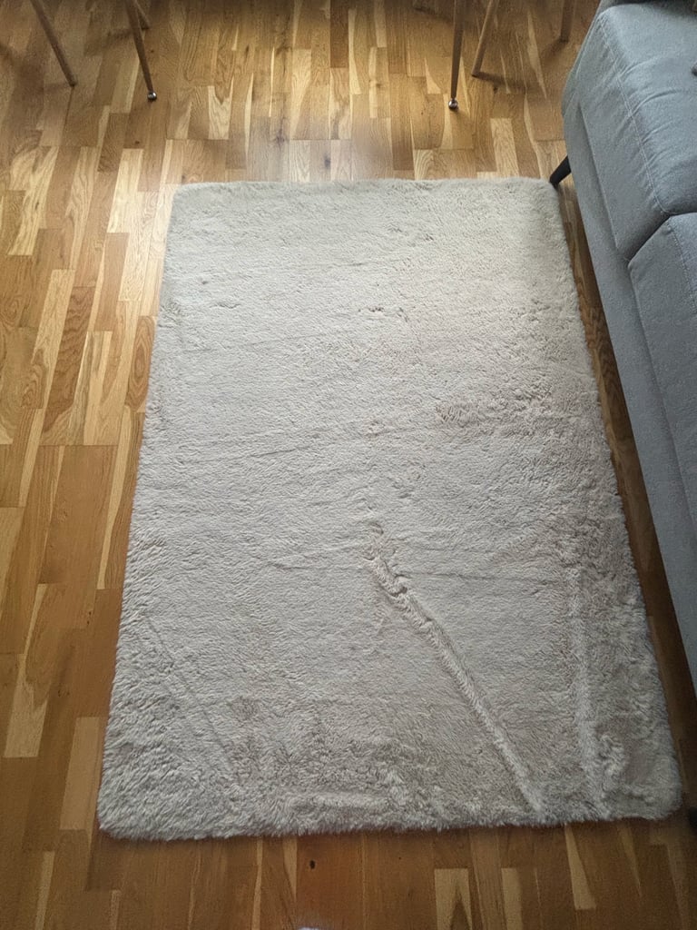 image for Cream Living Room Rug – Soft & Like New