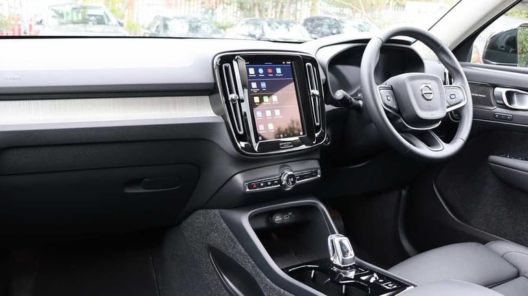  Volvo XC40 B4 (P) Ultra Bright (Sunroof, Harman Kardon, 360 Camera) Petrol/Electric Hybrid Autom...