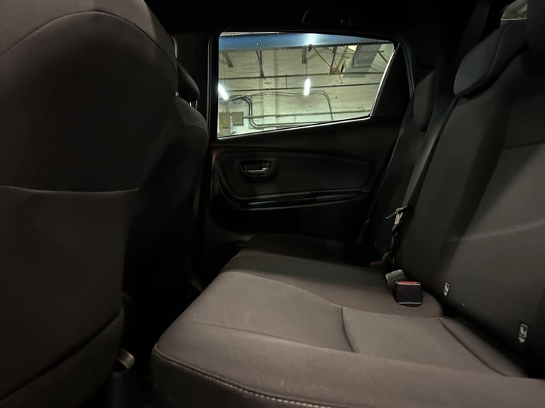 2018 Toyota Yaris 1.5 VVT-i Grey Bi-Tone Euro 6 5dr HATCHBACK Petrol Manual