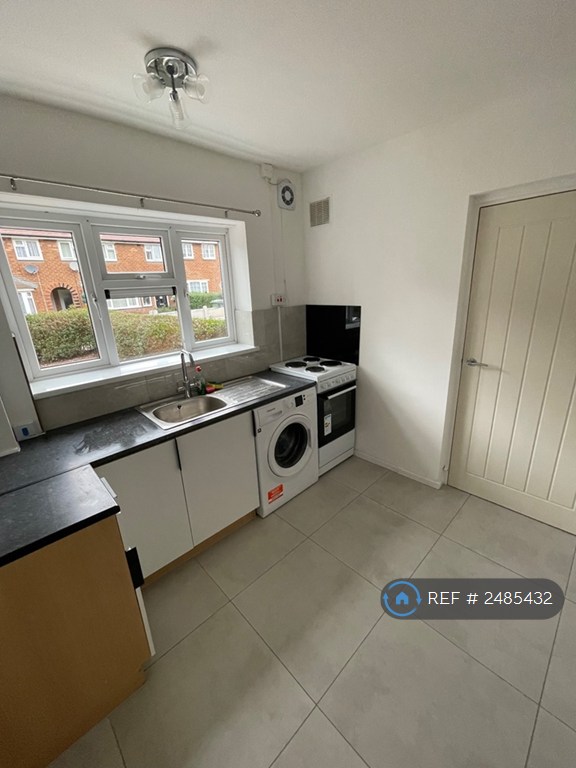 3 bedroom house in Neath Road, Walsall, WS3 (3 bed) (#2485432)