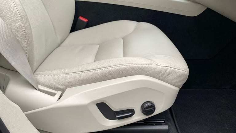 2021 Volvo XC60 2.0 B4D Momentum 5dr AWD Geartronic Diesel Estate Estate Diesel Automatic