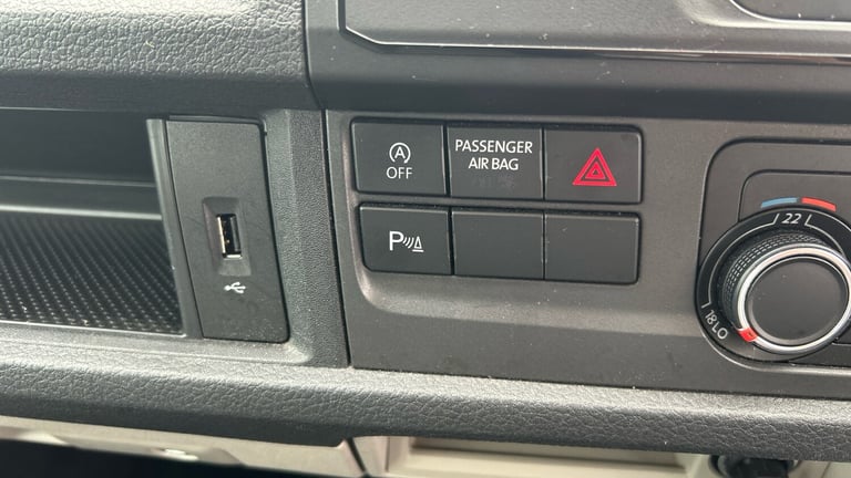 2018 Volkswagen Transporter T32 Swb Diesel 2.0 BiTDI BMT 199 Startline Window Van DSG Window Van ...