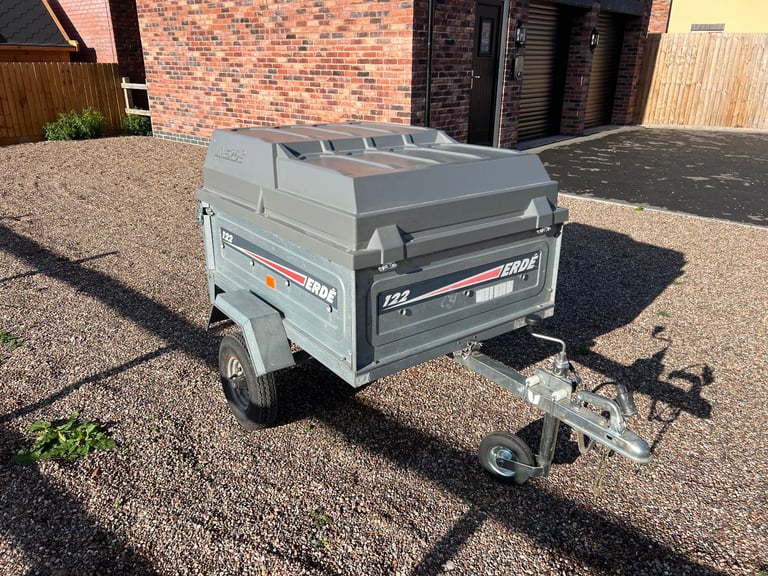 Erde 122 Trailer and Hardcover (locable)