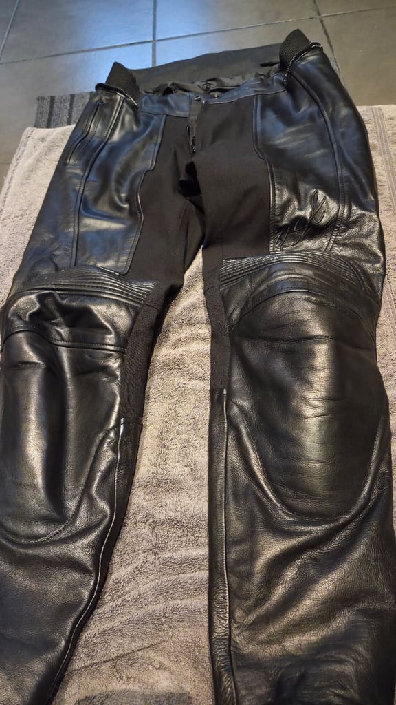 Ladies Leather Motorcycle Jacket and Trousers 