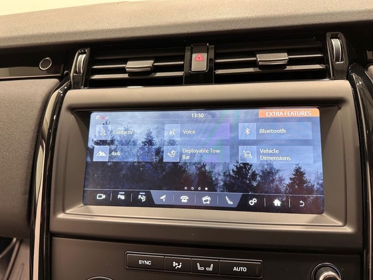 2020 Land Rover Discovery 3.0 SD V6 SE SUV 5dr Diesel Auto 4WD Euro 6 (s/s) (306 ps) ESTATE Diese...