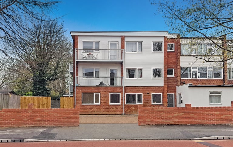 2 bedroom flat in London Road, Oxford, OX3 Book Online - The Rent Guru {722}