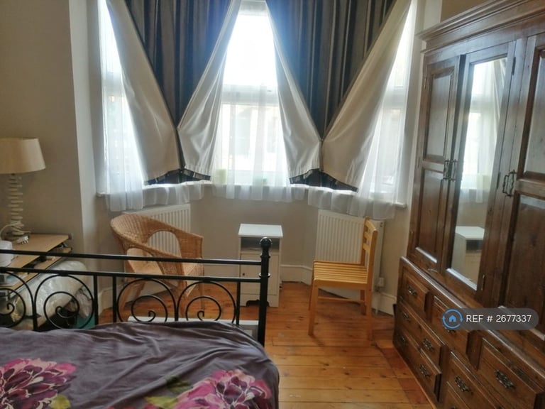 1 bedroom in Edward Road, London, E17 (#2677337)