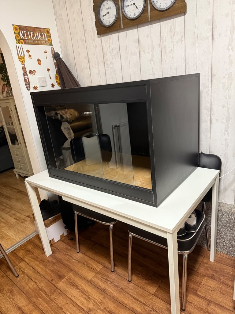 image for Large vivarium 