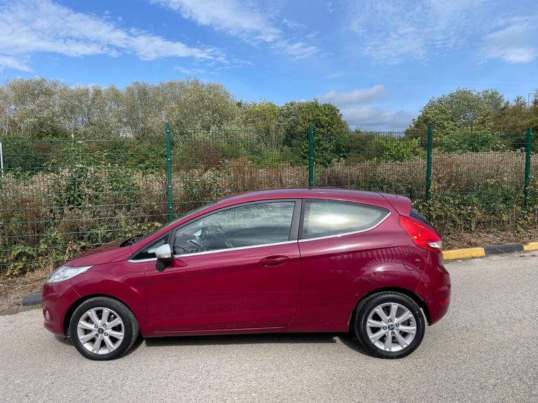 FORD FIESTA 1.2 ZETEC 09 REG MAGENTA RED 3 DOOR MOT JANUARY 12TH 2026 LOW INSURANCE 48+MPG