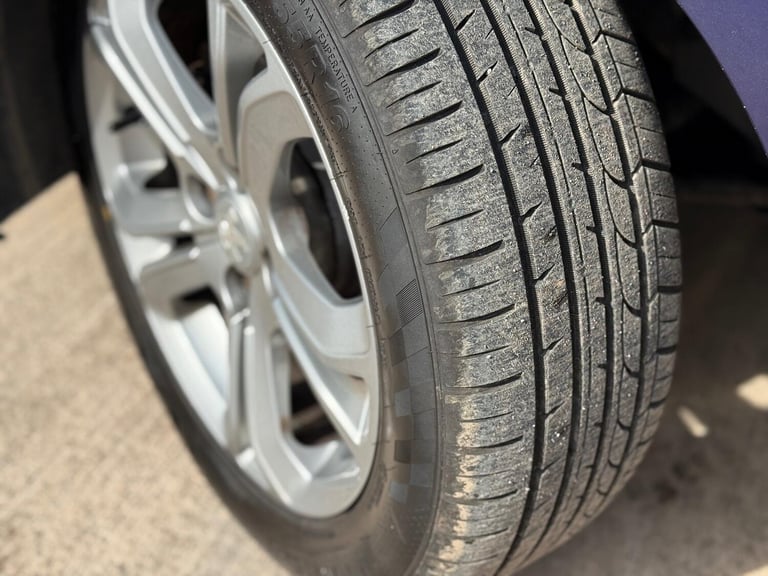 PEUGEOT 208 1.6 e-HDi Allure 2014