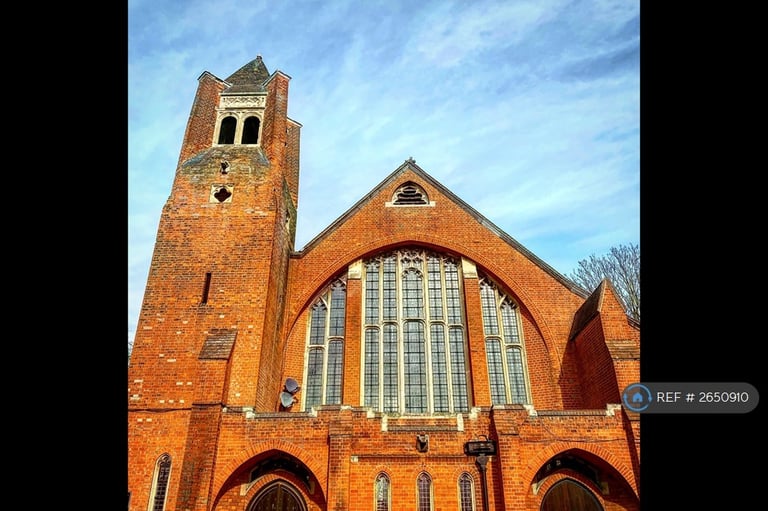 1 bedroom flat in Caroe Court, London, N9 (1 bed) (#2650910)