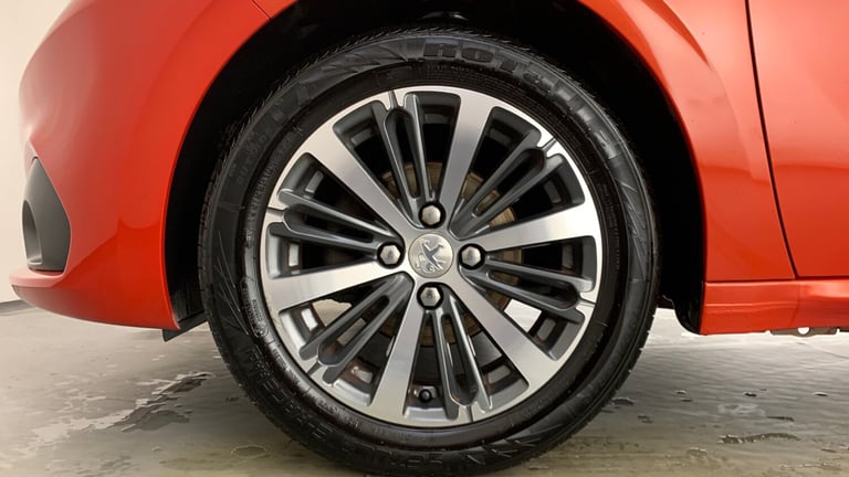 2016 Peugeot 208 1.2 PureTech XS White Hatchback 5dr Petrol Manual Euro 6 (82 ps) Hatchback Petro...