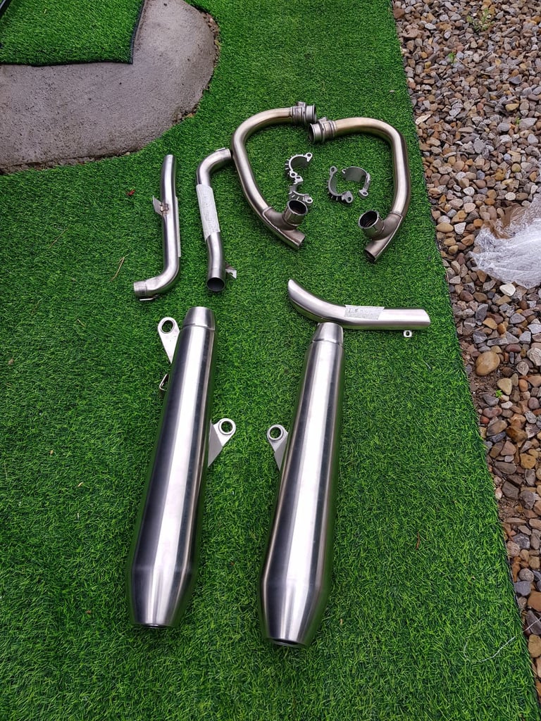 Triumph street twin 900 full exhaust 