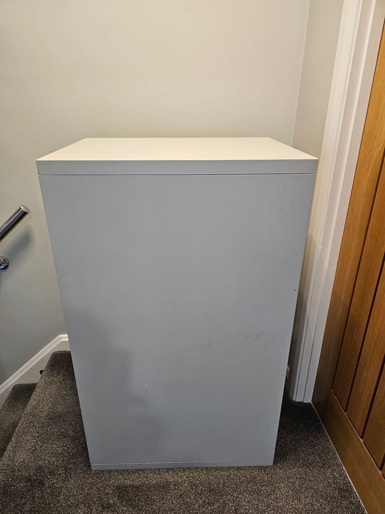 3 drawer filing cabinet with file holders 
