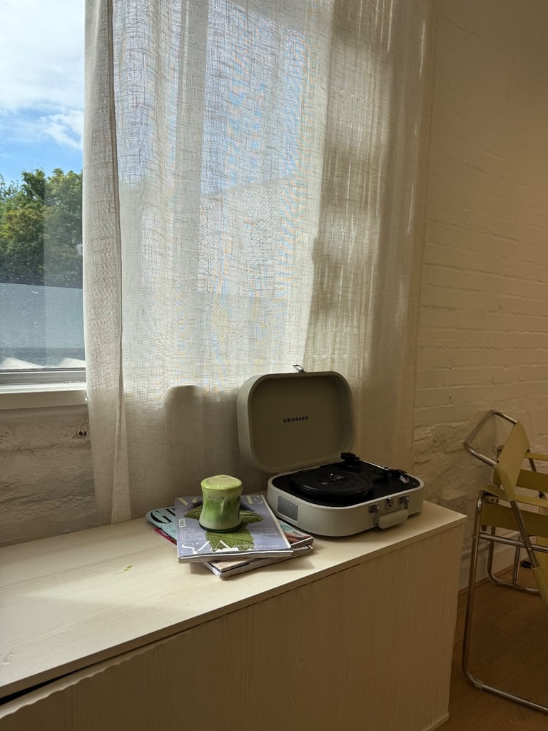 Salon Chair for Rent – Private Studio – Finsbury Park (Free Parking!)
