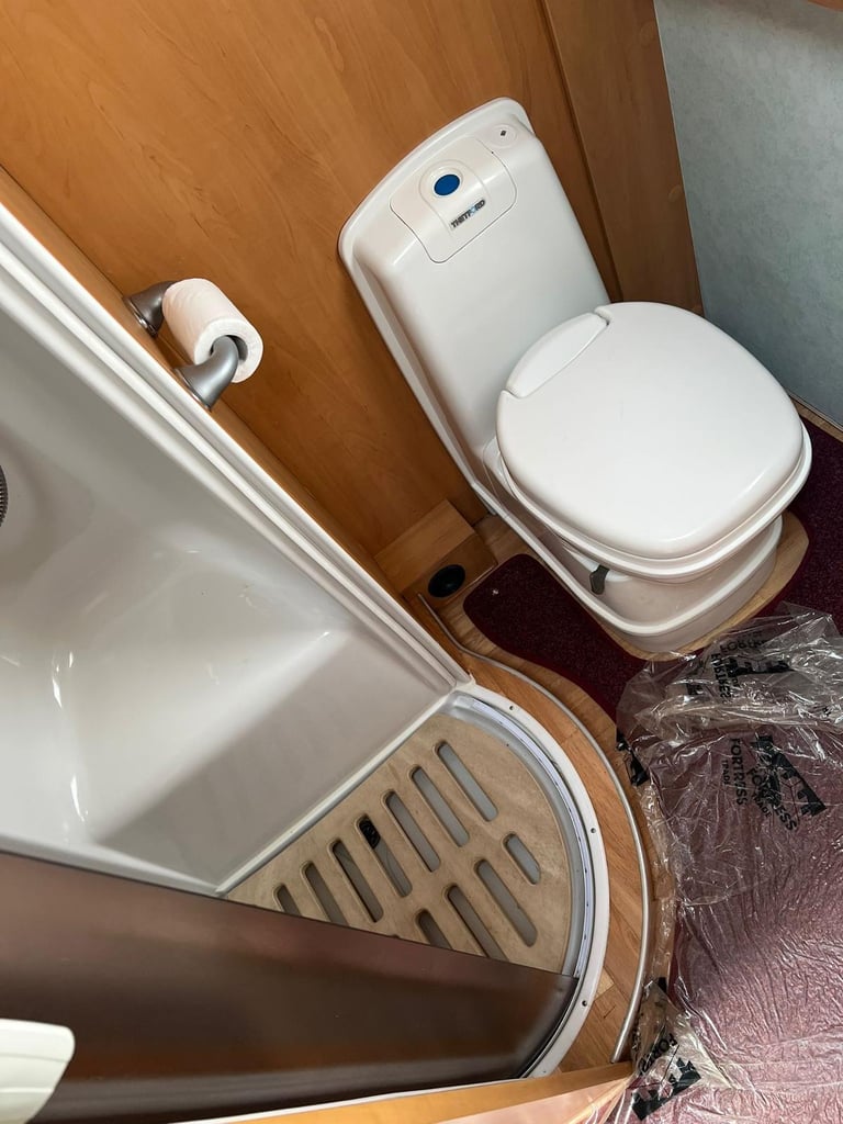 2004 - Swift Kon Tikki - 2.8ltr - 48,000 miles - 2 berth / 2 belts 