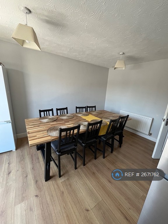 4 bedroom house in Primrose Close, Luton, LU3 (4 bed) (#2671762)