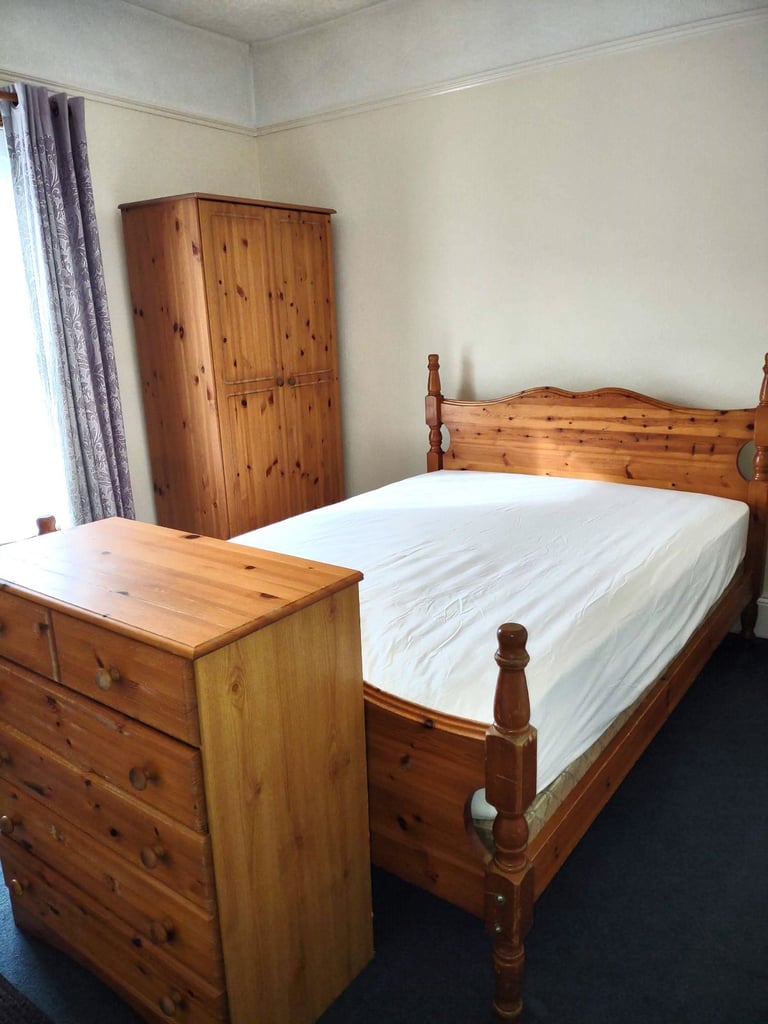Furnished double room with own sinks. For single occupancy only.