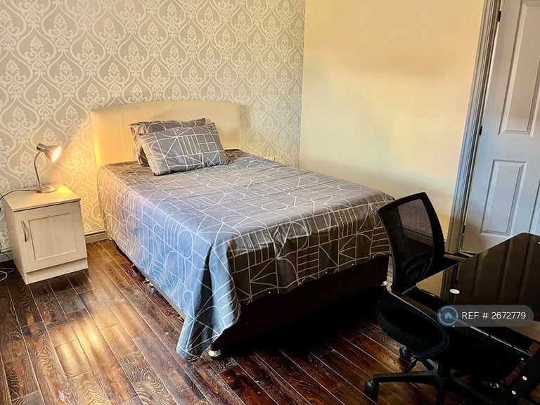 1 bedroom in Galingale View, Newcastle-Under-Lyme, ST5 (#2672779)