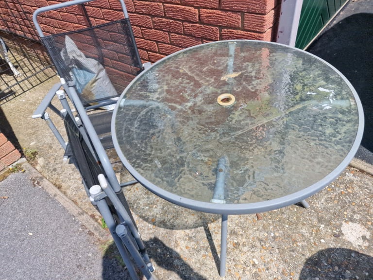 Free garden table and 2 chairs