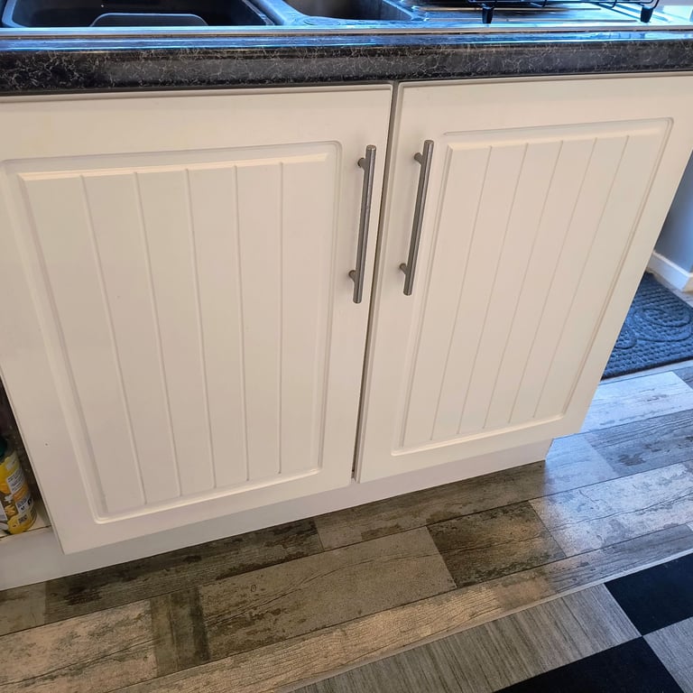 Kitchen doors with handles 