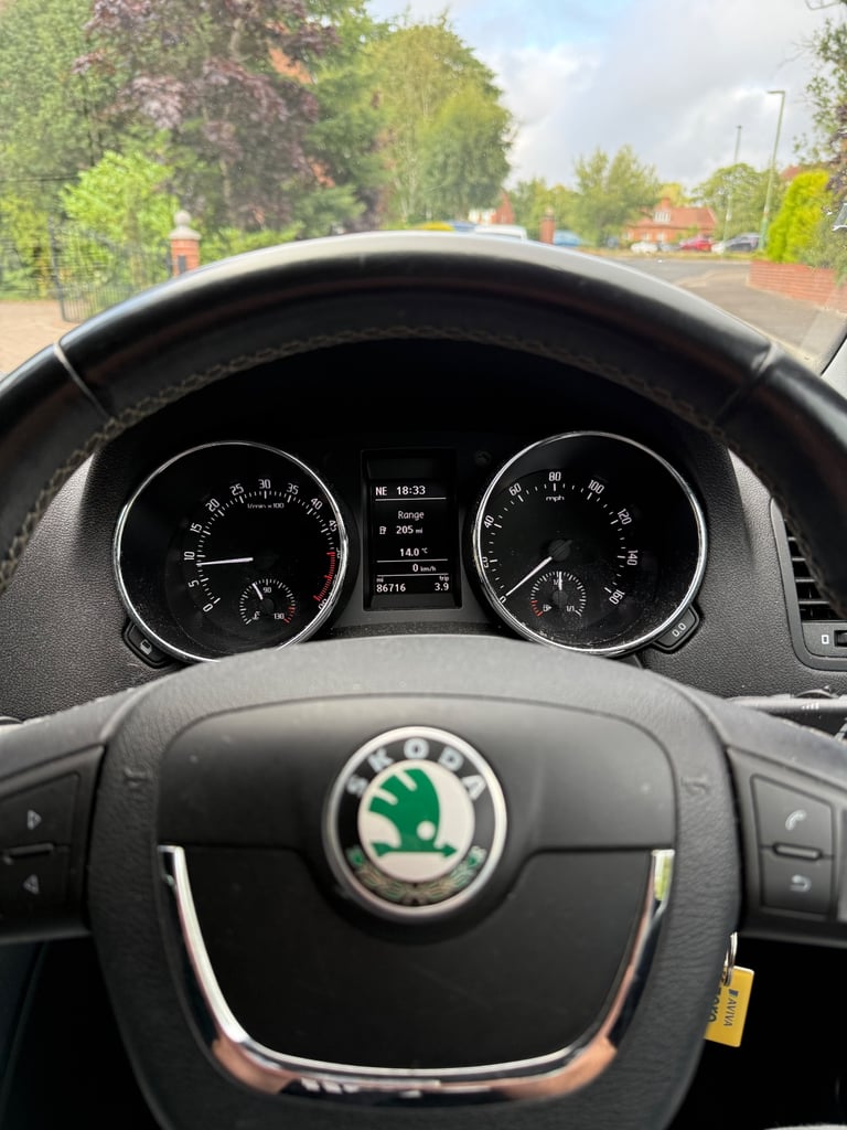 Skoda, YETI, Hatchback, 2013, Manual, 1968 (cc), 5 doors