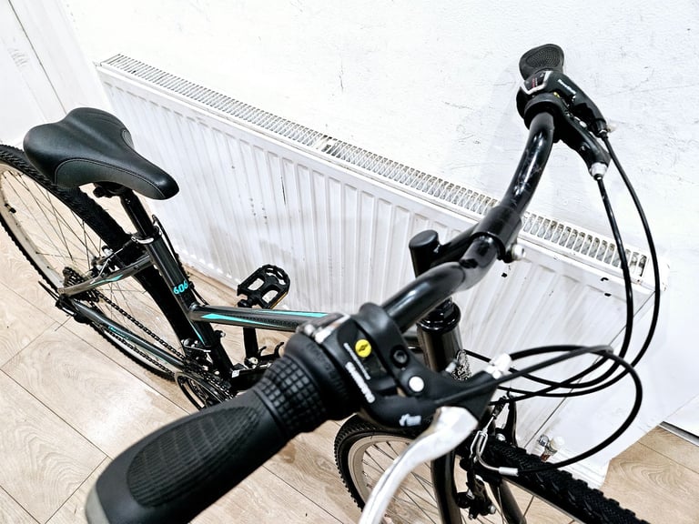 Dawes discovery trail hybrid bike in good condition all fully working 