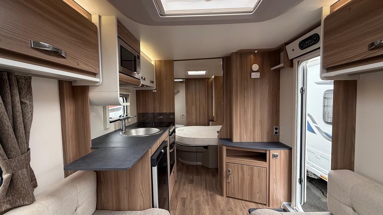 2022 Swift Sprite Major 4 SB Transverse Island Fixed Bed End Washroom