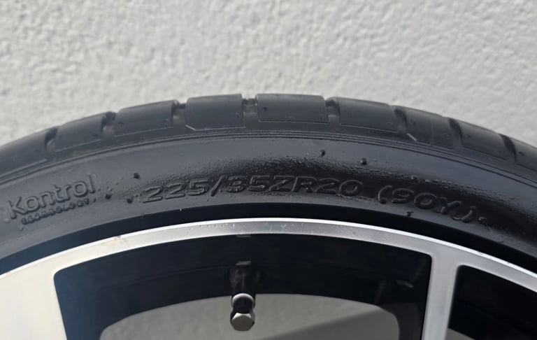 20 INCH ALLOY WHEELS WITH HANKOOK TYRES FOR VW / AUDI CAR.