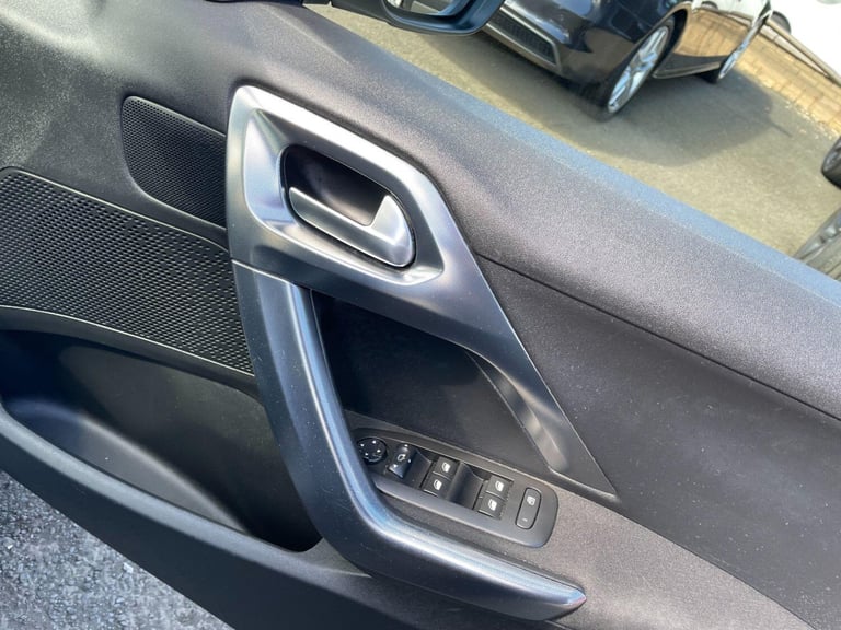 2018 Peugeot 2008 1.2 PureTech Allure Premium Euro 6 (s/s) 5dr HATCHBACK Petrol Manual