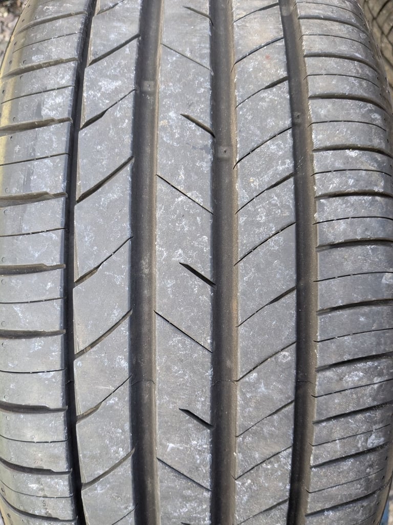 4 X 215/50 ZR17 95W XL Kumho Ecsta HS52 TYRES *A* WET (used but nearly new): £150 (RRP £320 Approx)