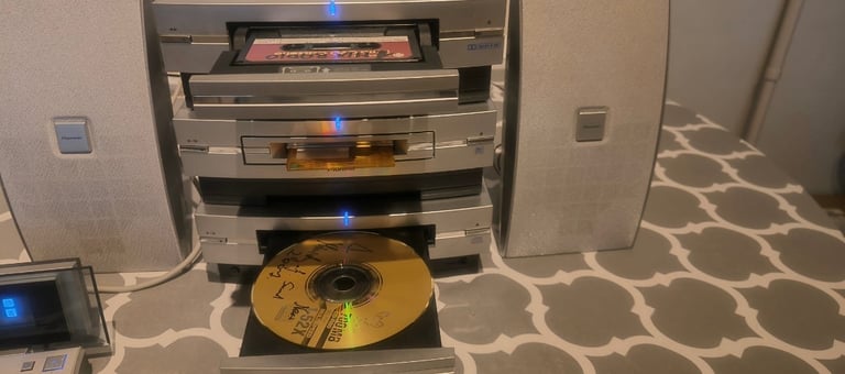 Pioneer L-77 stereo system 