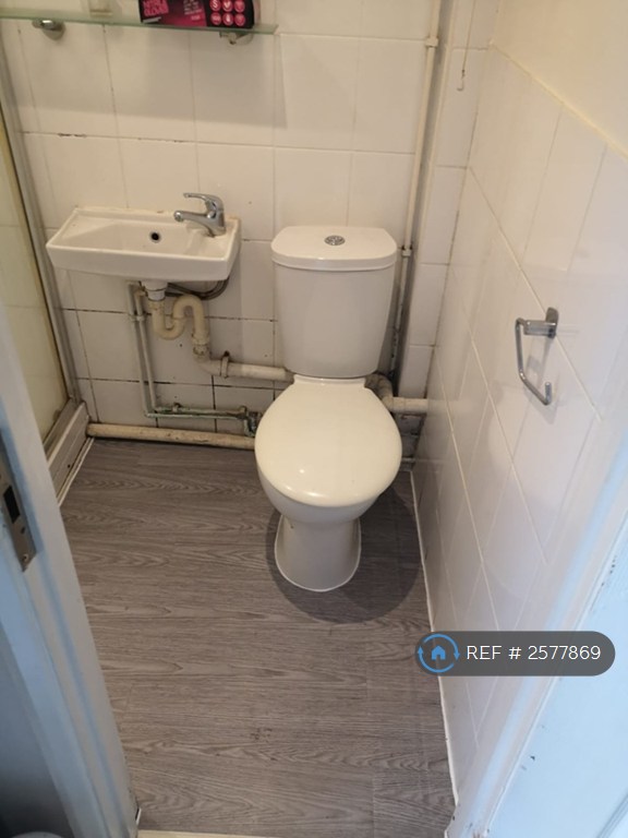 Studio flat in Green Lanes, London, N16 (#2577869)