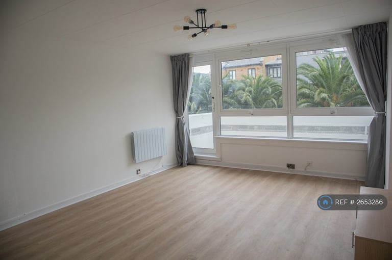 2 bedroom flat in Darnley House, London, E14 (2 bed) (#2653286)