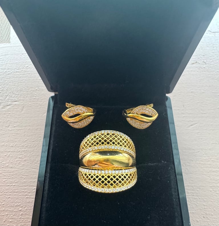 Brand new 21ct gold ring and earrings set 
