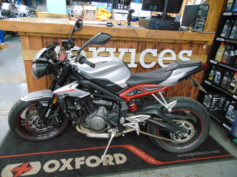 Triumph Street Triple R 765 2018 super low miles streetfighter Brembo ABS brakes