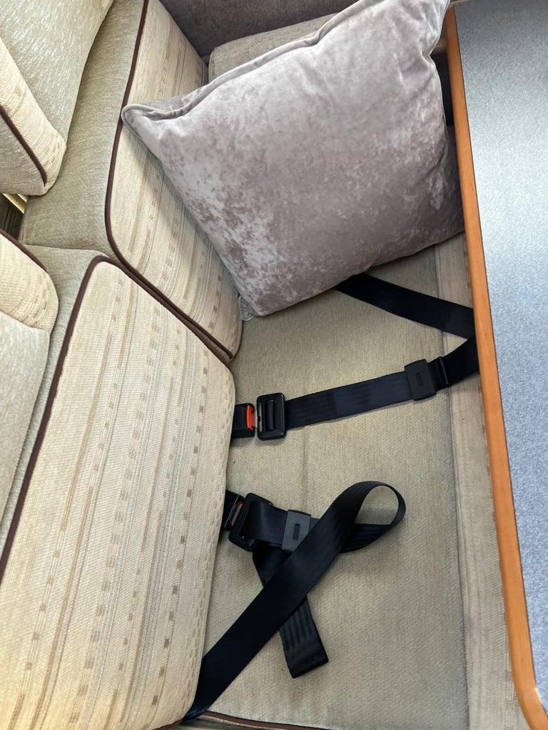 2005 - Adria Coral 630 DH - 2.8ltr - 40,000 miles - 5 berth / 6 belts 