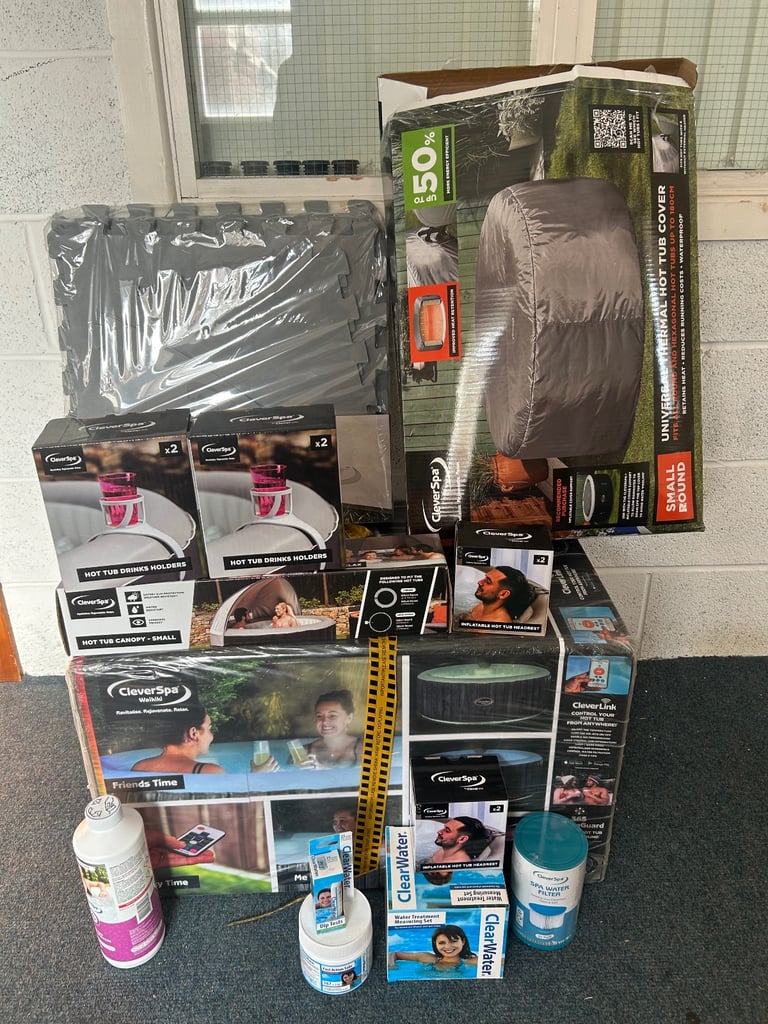 CleverSpa Waikiki 4 Person Hot Tub and Accessories (Worth £900+)