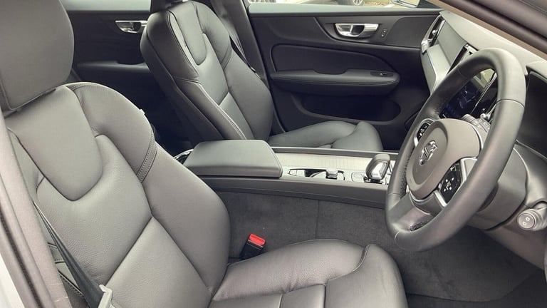 2025 Volvo V60 Plus, B4 Mild hybrid, Petrol, Dark ESTATE Petrol/Electric Hybrid Automatic