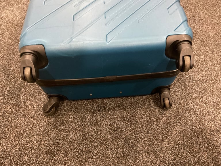 Used suitcase ATLASBAGS size 75x48x£29cm blue 4 wheels v.good condition £28