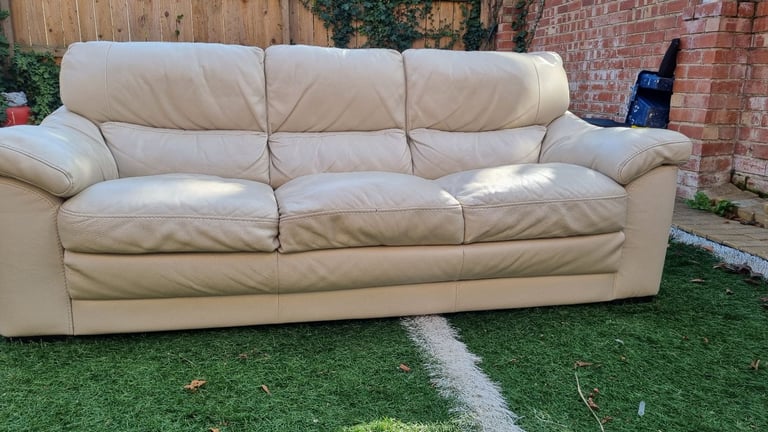 Lether sofa 3 seaters   Italian leather sofa beage 