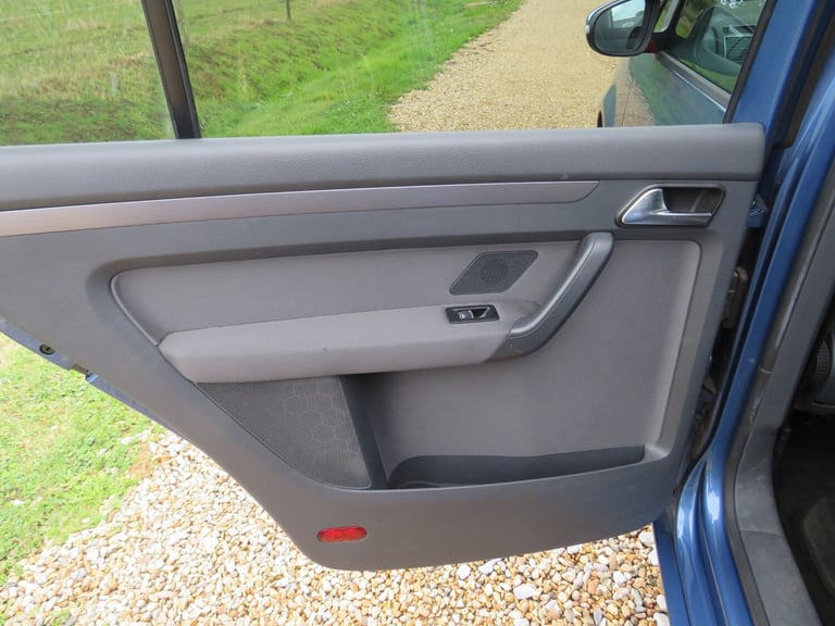 2011 Volkswagen Touran 1.6 TDI 105 SE 7 SEATER MPV Diesel Manual