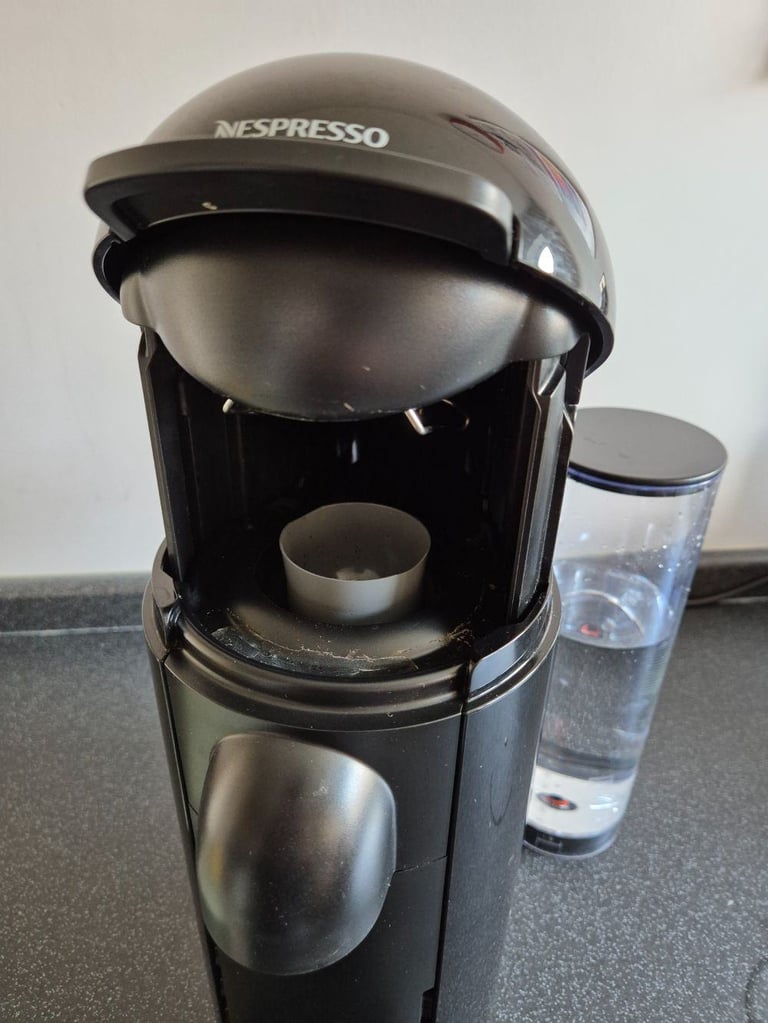 Nespresso VertuoPlus GCB2 Coffee Maker in black - works fine