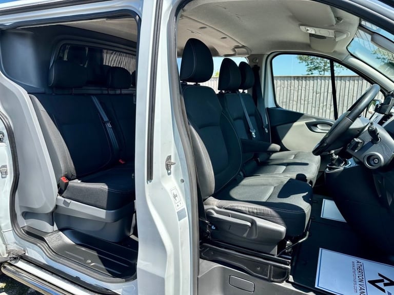 2018 Renault Trafic 1.6 dCi 27 Sport Nav Crew Van Double Cab 6dr Diesel Manual SWB Euro 6 (120  C...
