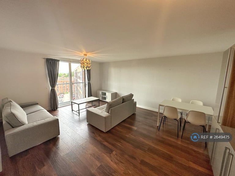 3 bedroom flat in The Riverside, Salford, M5 (3 bed) (#2649475)