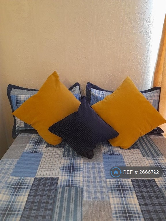 1 bedroom in Clematis Close, Romford, RM3 (#2666792)