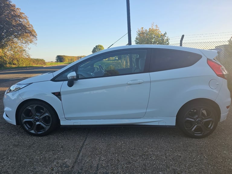 Ford, FIESTA, Hatchback, 2016, Manual, 1596 (cc), 3 doors